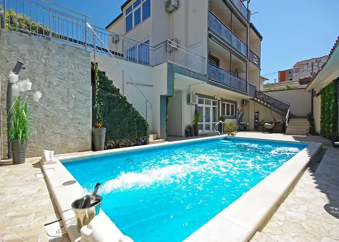 Villa Naomi