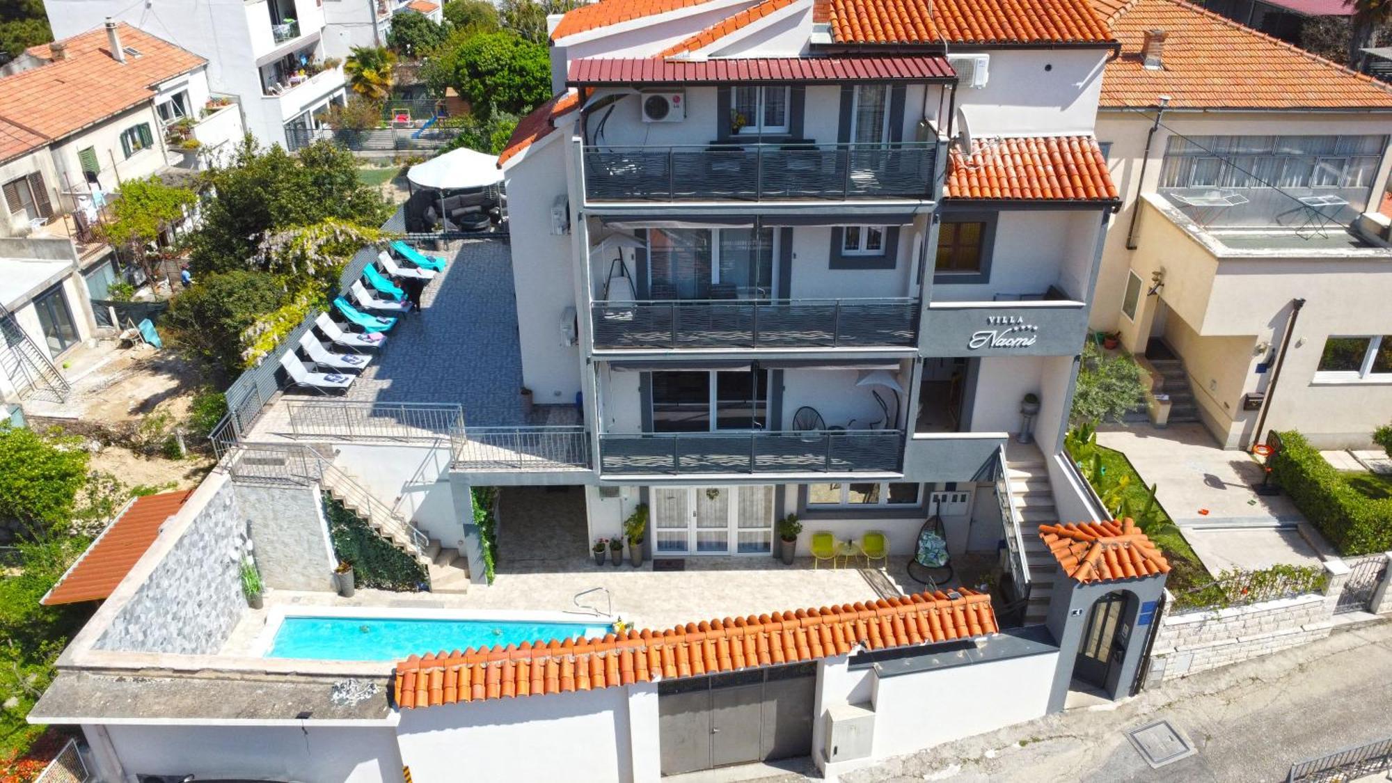 Naomi Apartment Split